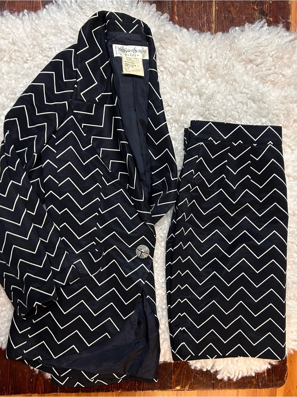 Yves Saint Laurent vintage navy mini skirt suit zig zag print size 8